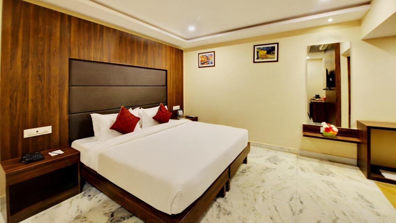 Manpho Bell Hotel & Convention Center Bangalore Bagian luar foto