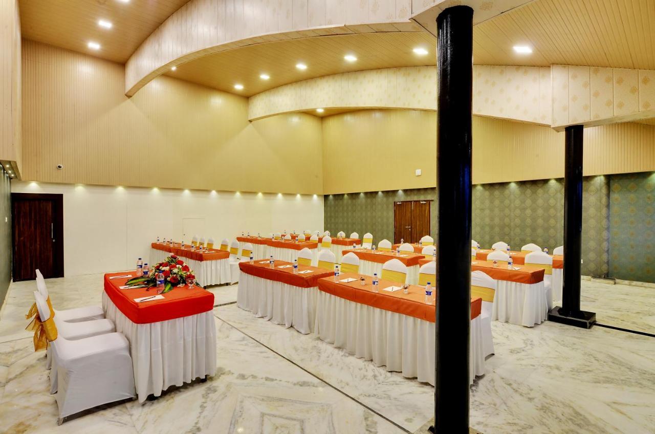 Manpho Bell Hotel & Convention Center Bangalore Bagian luar foto