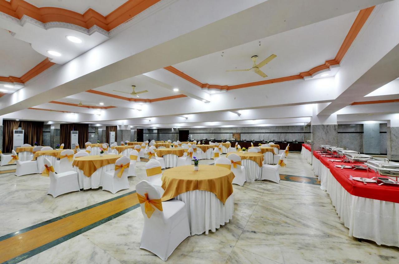 Manpho Bell Hotel & Convention Center Bangalore Bagian luar foto