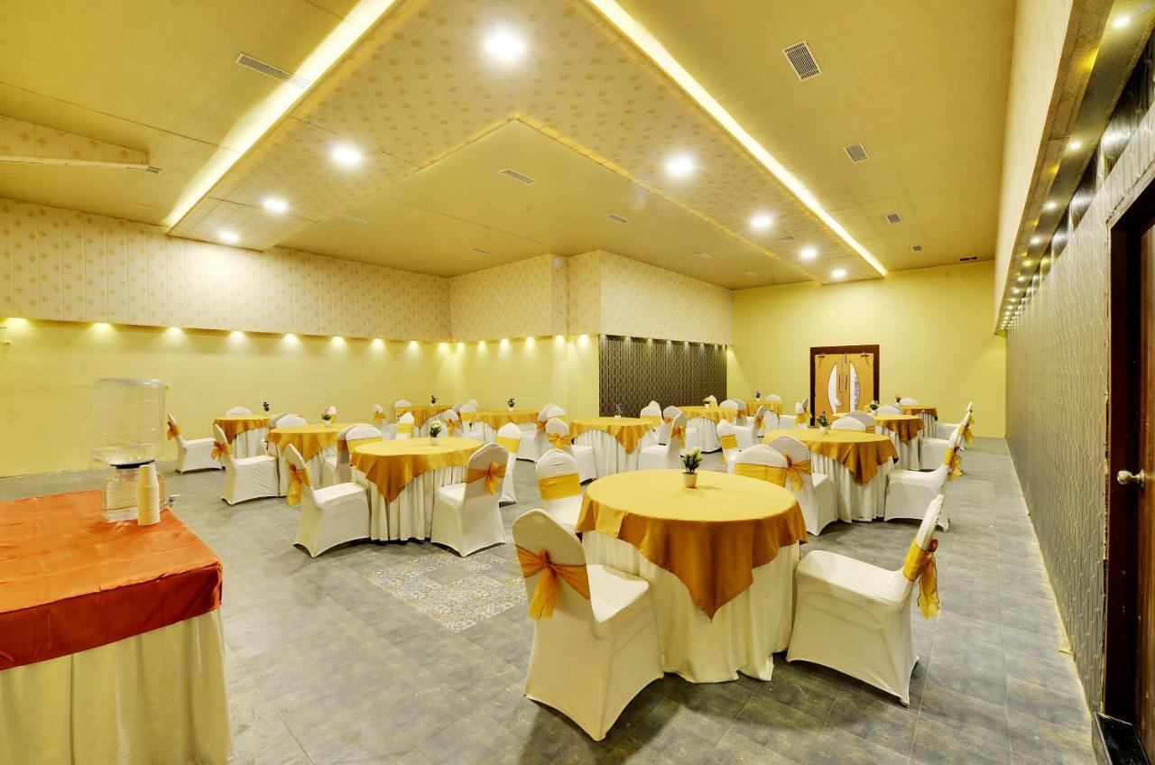 Manpho Bell Hotel & Convention Center Bangalore Bagian luar foto