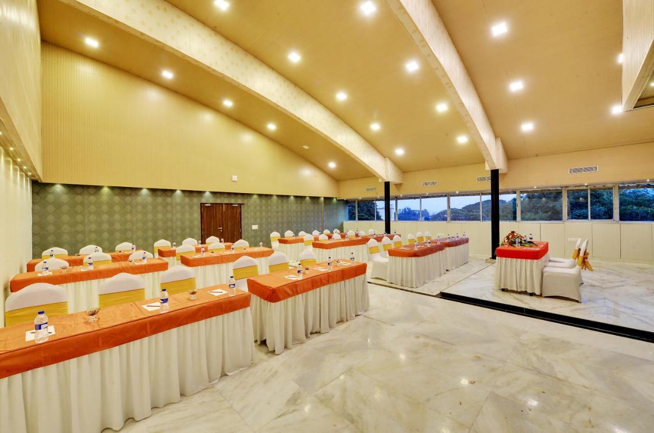 Manpho Bell Hotel & Convention Center Bangalore Bagian luar foto